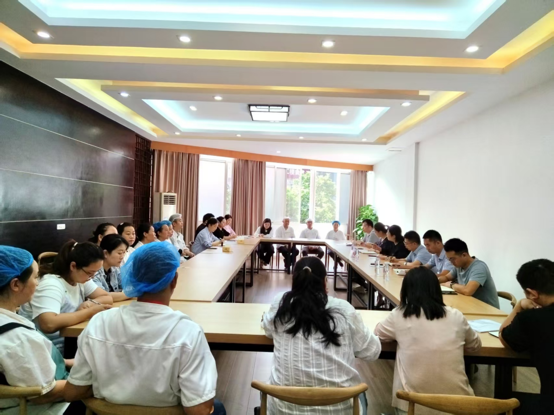 学校召开食堂食品安全工作专题会议