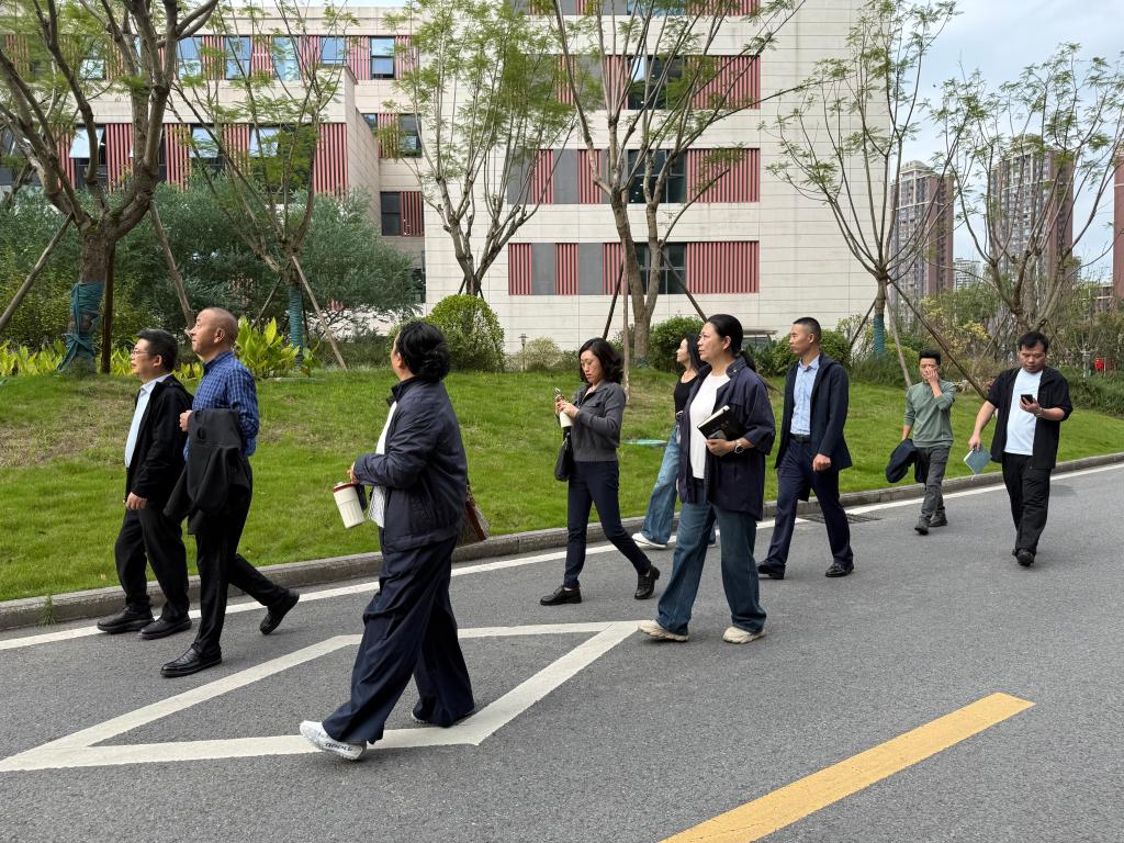 四川文化产业职业学院后勤基建处领导来校考察交流后勤保障工作